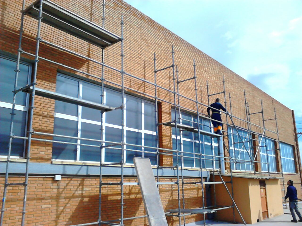 ANDAMIO MULTIDIRECCIONAL EN EL COLEGIO LA SALLE