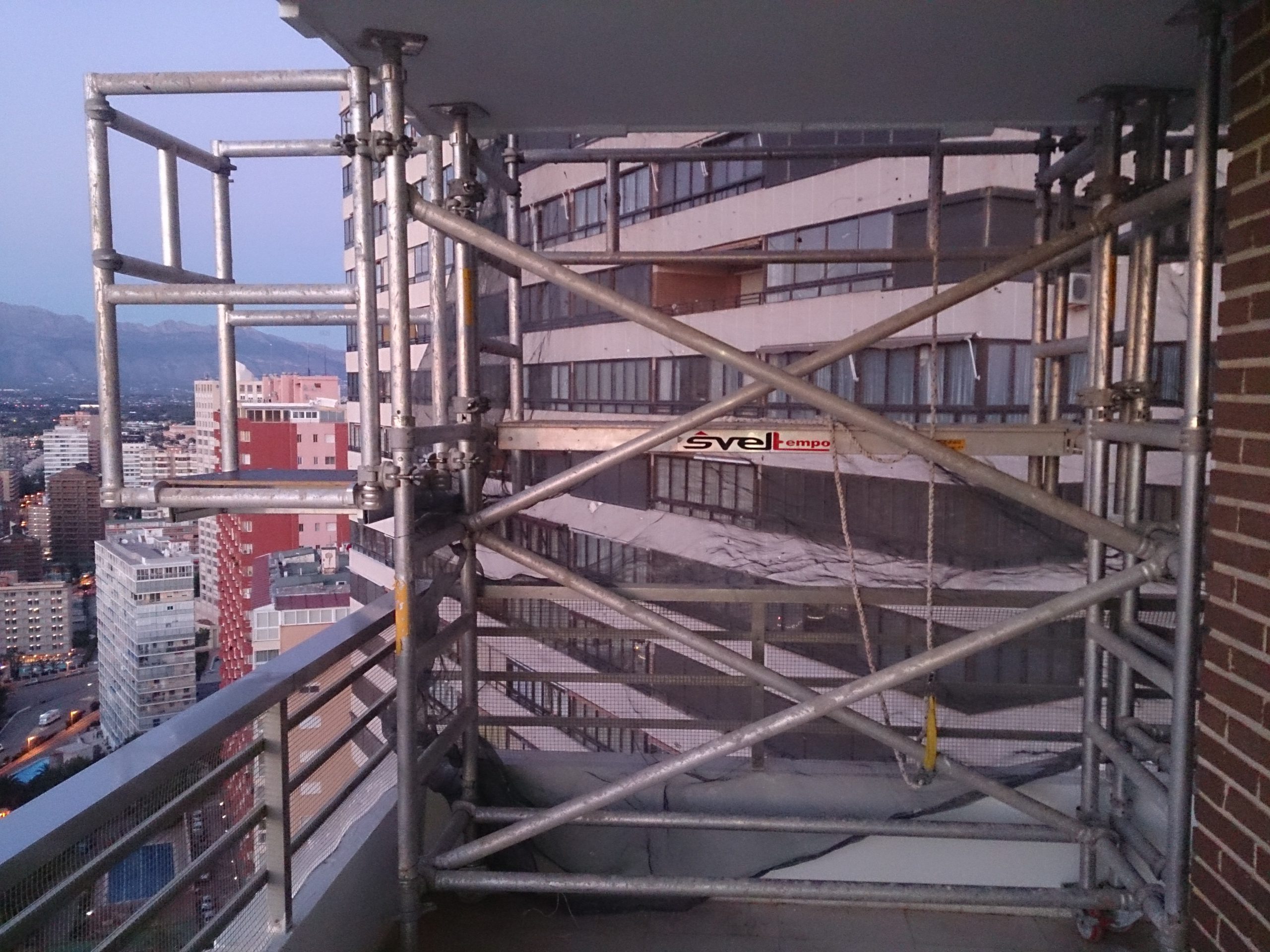 ANDAMIOS PARA BALCONES
