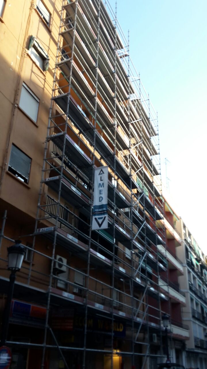 MONTAJE ANDAMIO MULTIDIRECCIONAL EN EL BARRIO DE MONTEOLIVETE