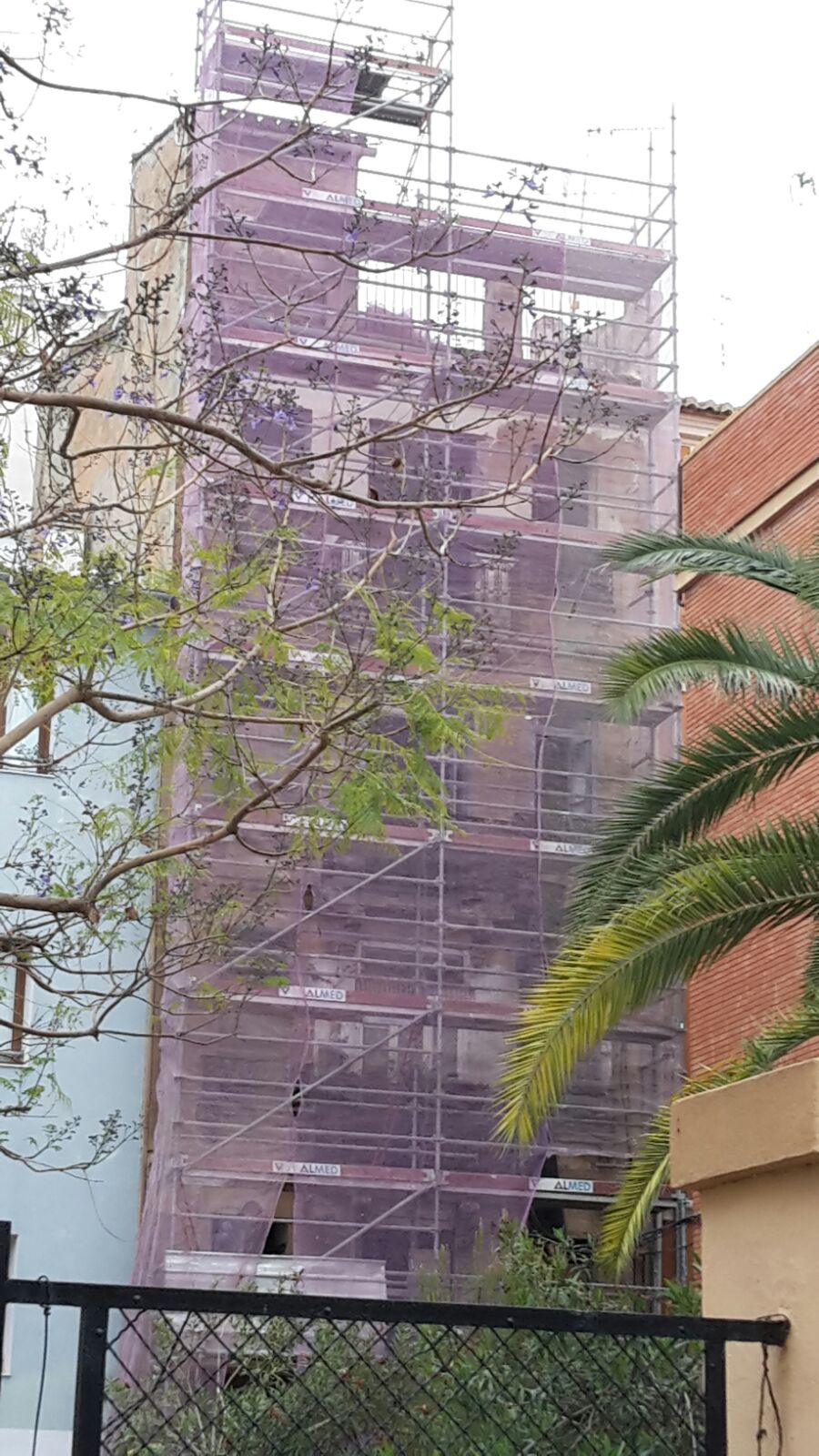 MONTAJE ANDAMIO MULTIDIRECCIONAL EN CALLE TRIADOR