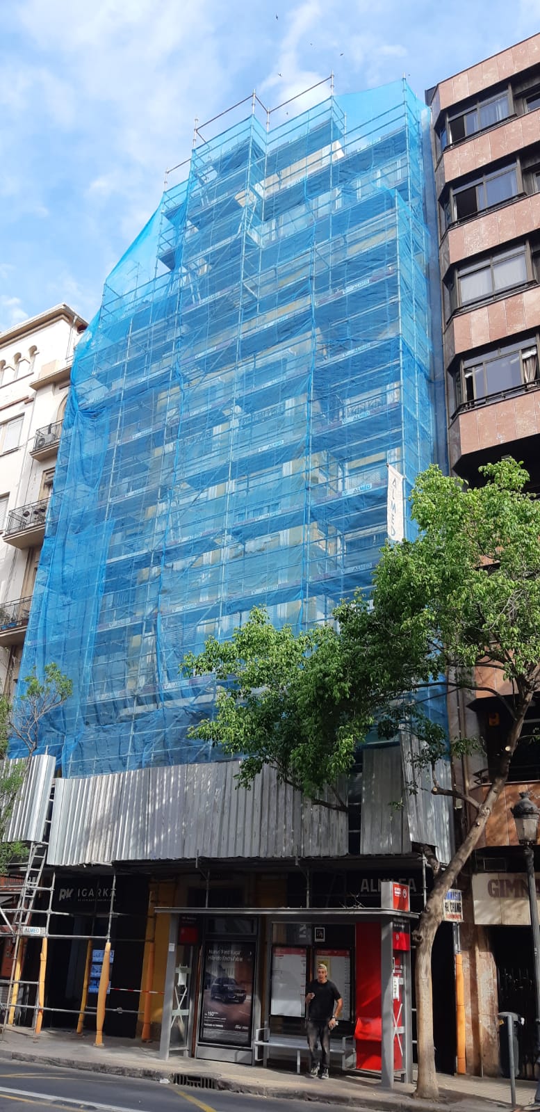 MONTAJE ANDAMIO CALLE MATIAS PERELLÓ