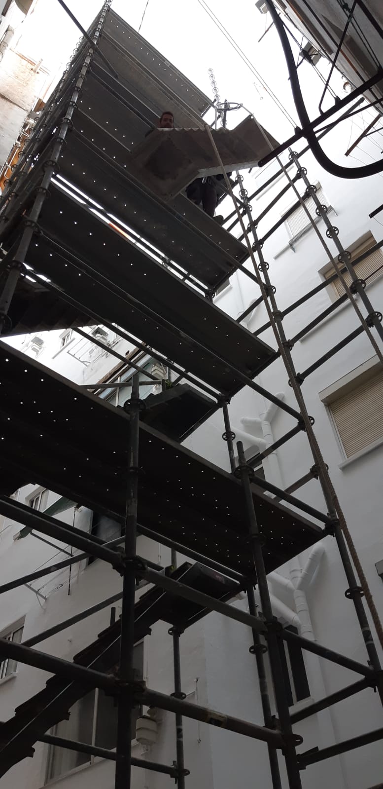 MONTAJE ANDAMIO ESCALERA DE ZANCA