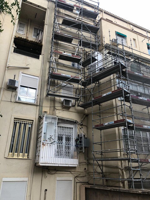 MONTAJE ANDAMIO MULTIDIRECCIONAL EN FACHADA TRASERA