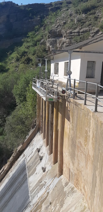 MONTAJE ANDAMIO COLGANTE EN PRESA LOS TORANES