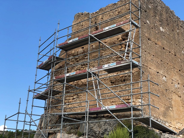 MONTAJE ANDAMIO EN CASTILLO MILLARES
