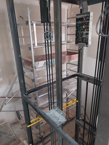 MONTAJE TORRE MÓVIL ALUMINIO SOBRE ESCALERA