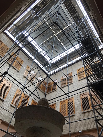 MONTAJE ANDAMIO VOLADO PARA REPARACIÓN CÚPULA CRISTAL