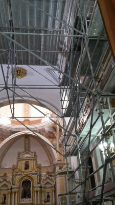 MONTAJE DE ANDAMIO EN IGLESIA